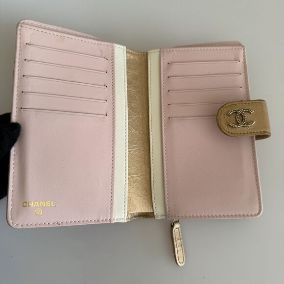 Chanel gold quilted lambskin leather bifold wallet authentic with COA - Picture 5 of 9